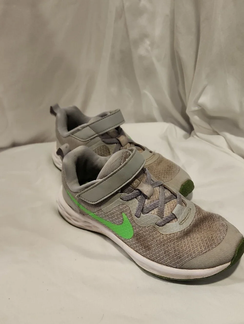 Nike Kids Gray Sneakers with Green Swoosh